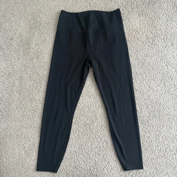 Vuori Black Leggings - Picture 4 of 6
